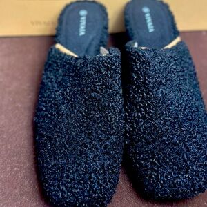 Brand-new Vivaia clogs